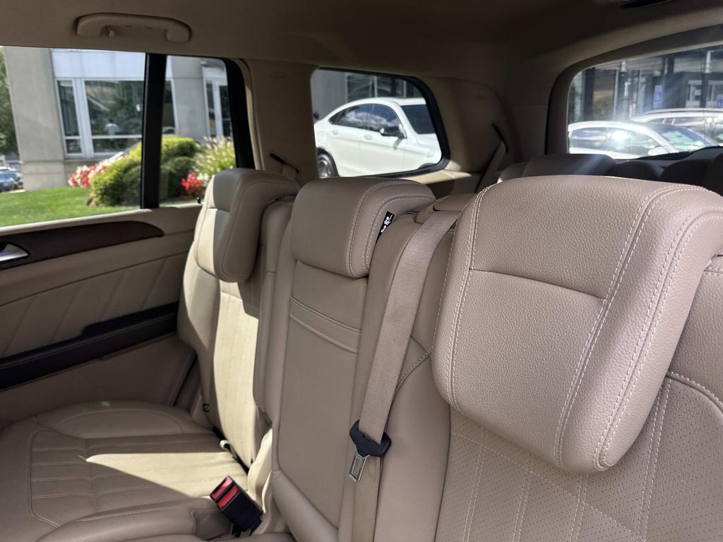 2016 Mercedes Benz GL 450 photo 33