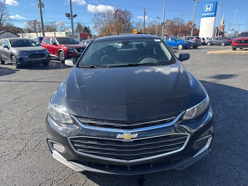 2018 Chevrolet Malibu LS photo 2