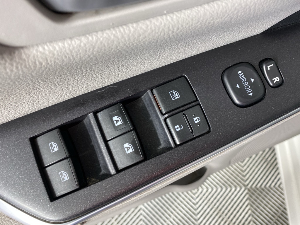 2015 Toyota Camry SE photo 15