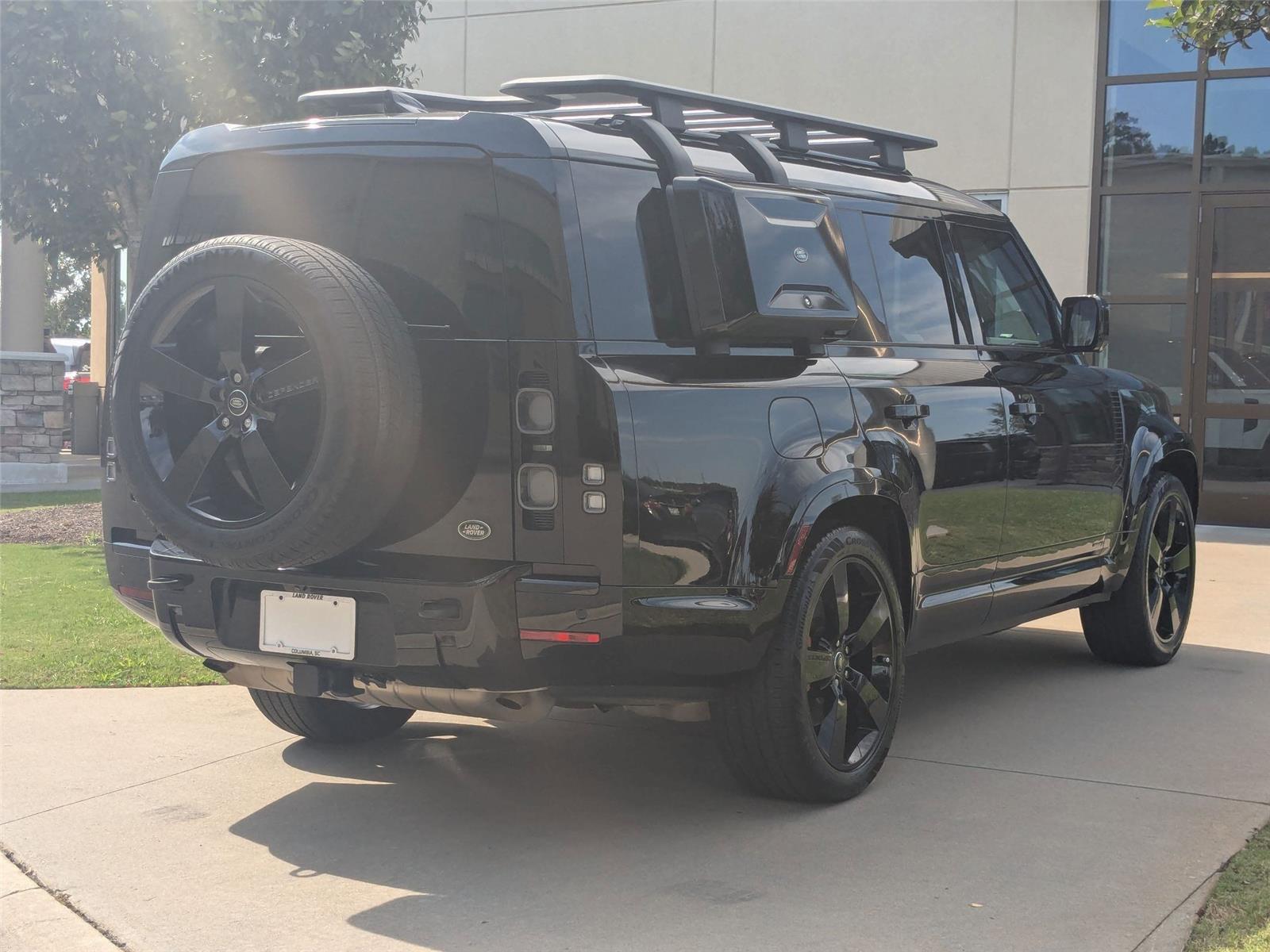 2023 Land Rover Defender 130 X photo 3