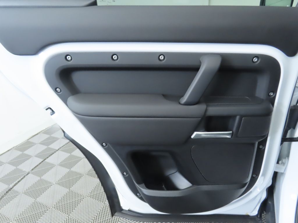 2025 Land Rover Defender 110 S photo 22