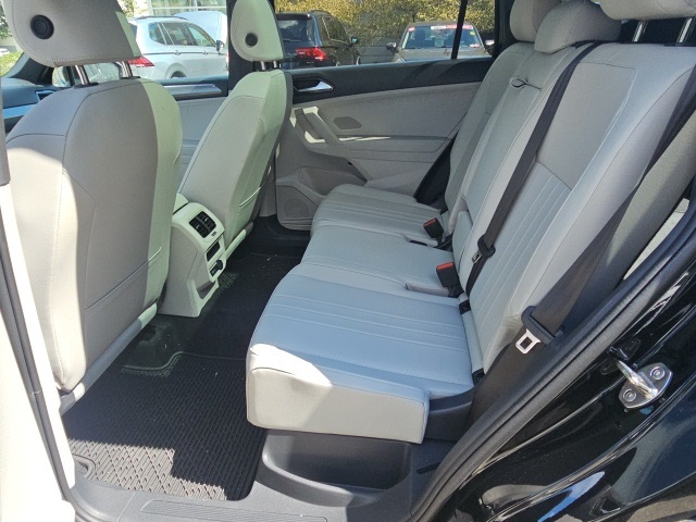 2024 Volkswagen Tiguan SE R-Line Black photo 17