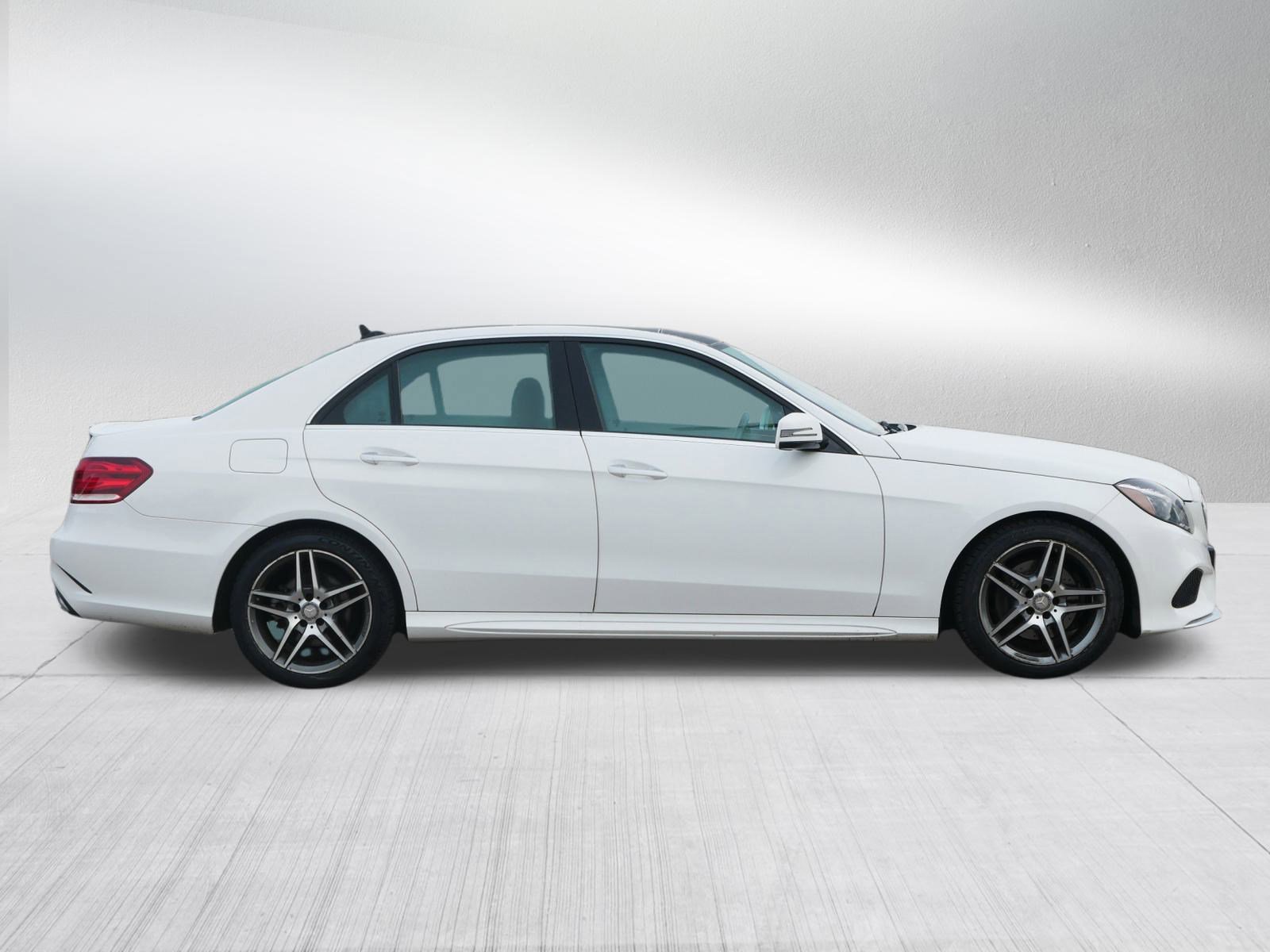 2015 Mercedes Benz E 400 4MATIC photo 2