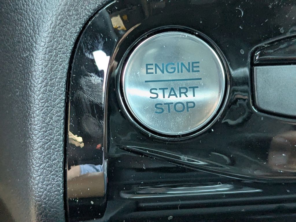 2025 Ford Escape Hybrid ST-Line photo 22