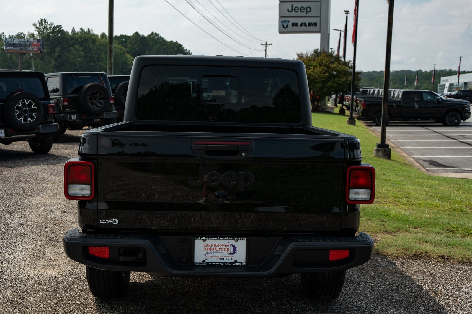 2025 Jeep Gladiator Sport photo 8