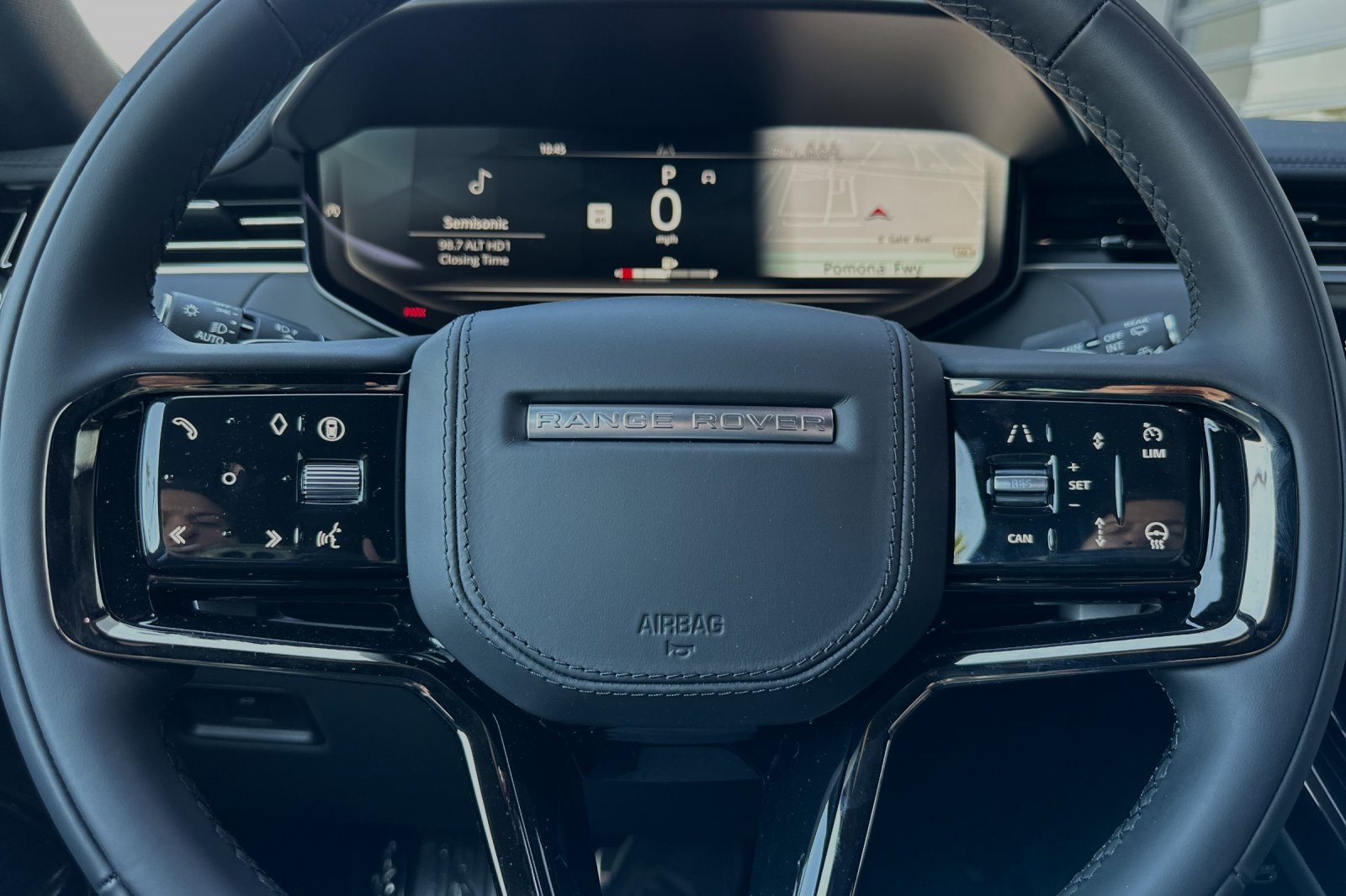 2025 Land Rover Range Rover Sport SE photo 24