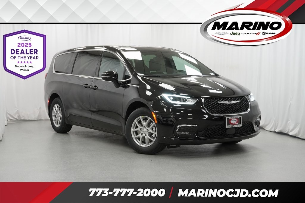 2026 Chrysler Pacifica Select's photo