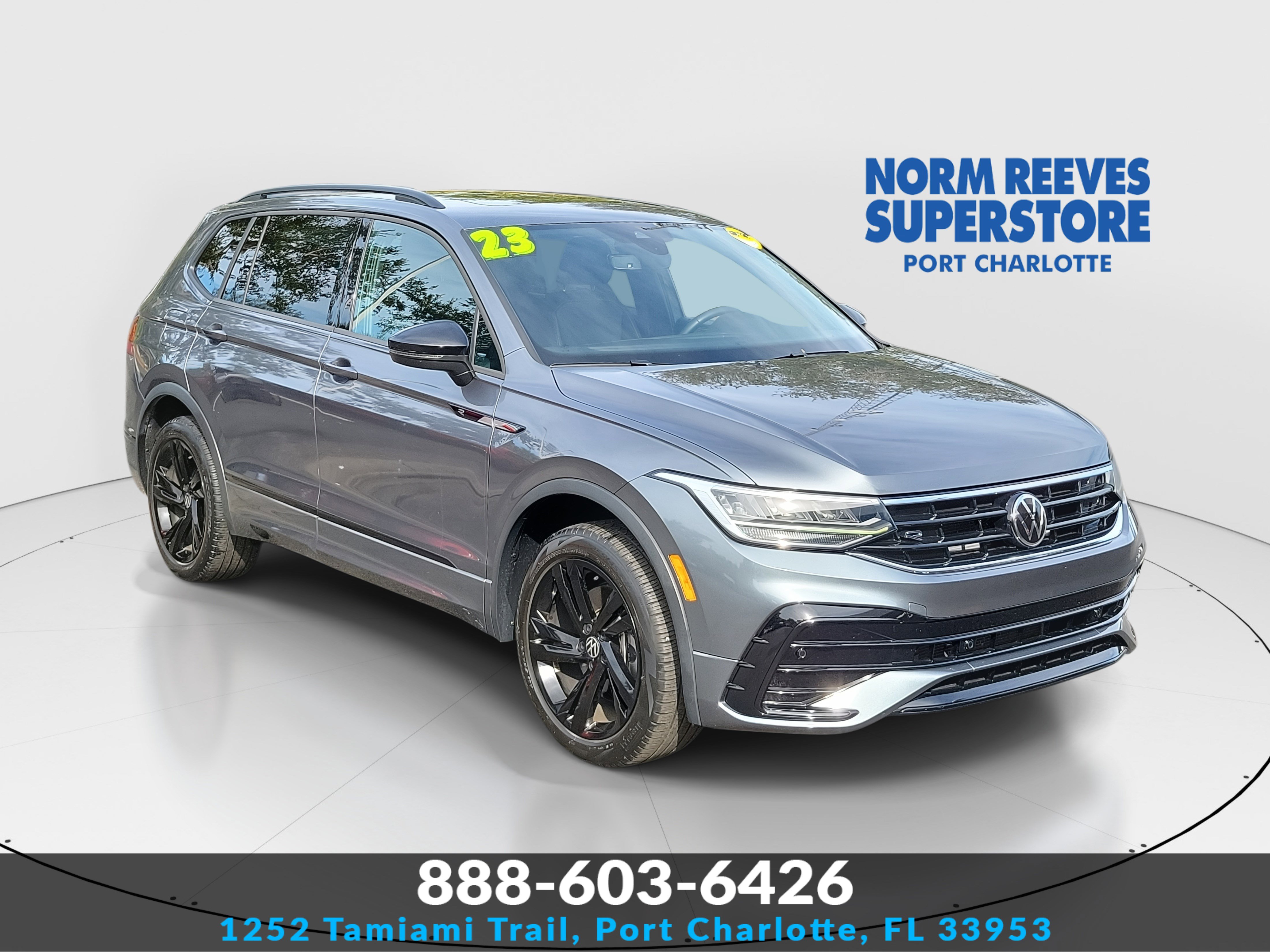 2023 Volkswagen Tiguan SE R-LINE BLACK's photo