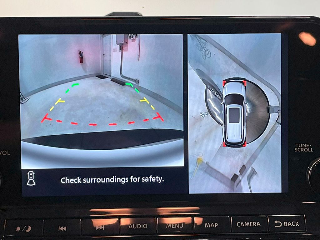 2022 Nissan Pathfinder Platinum photo 2