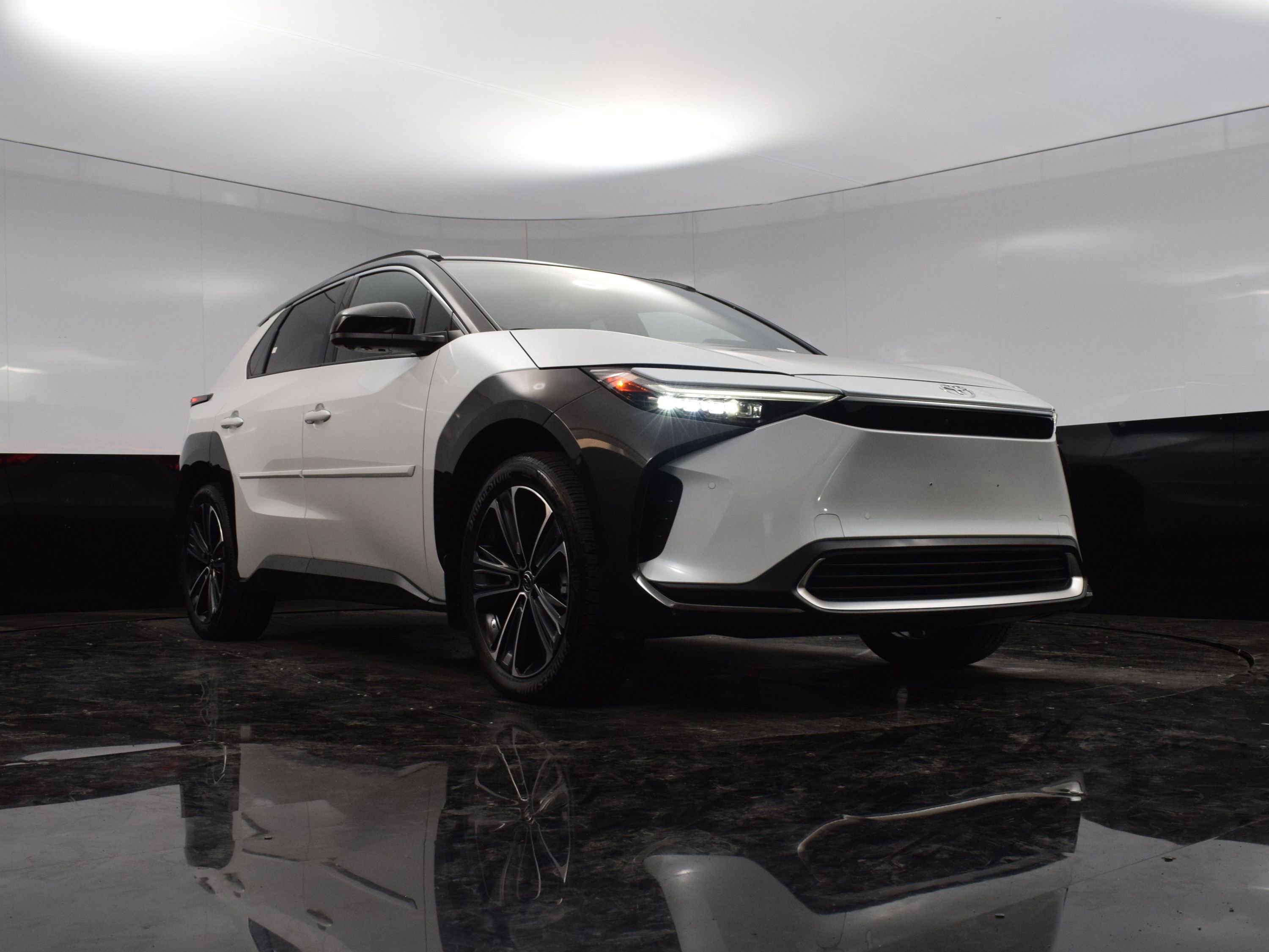 2024 Toyota bZ4X XLE photo 16