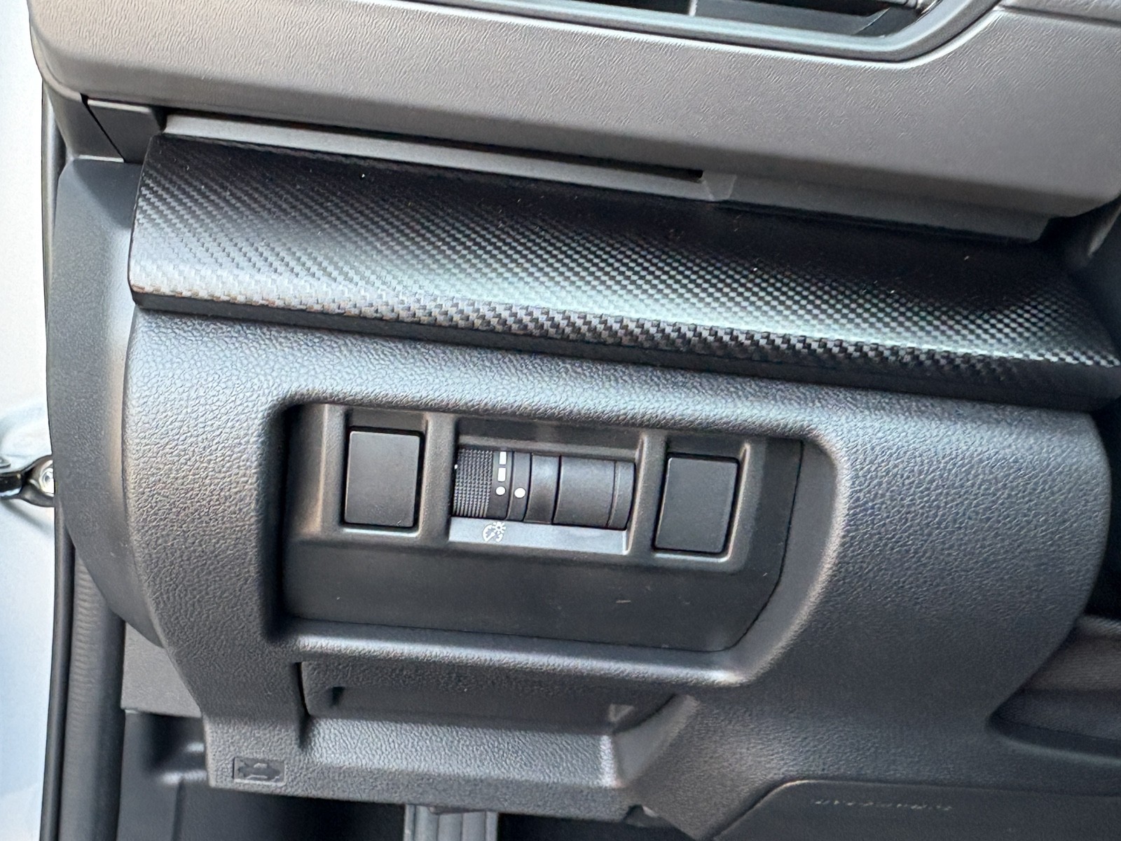 New 2025 Ice Silver Metallic Subaru Premium image 17