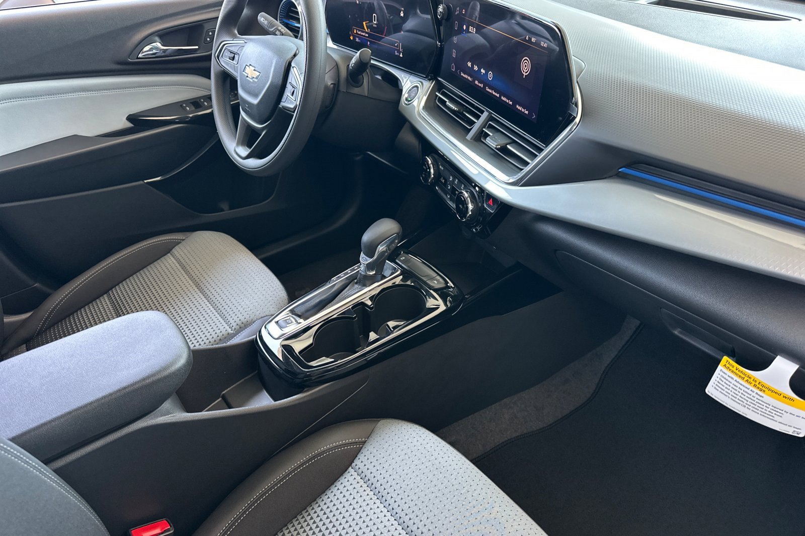 2025 Chevrolet Trax LT photo 16