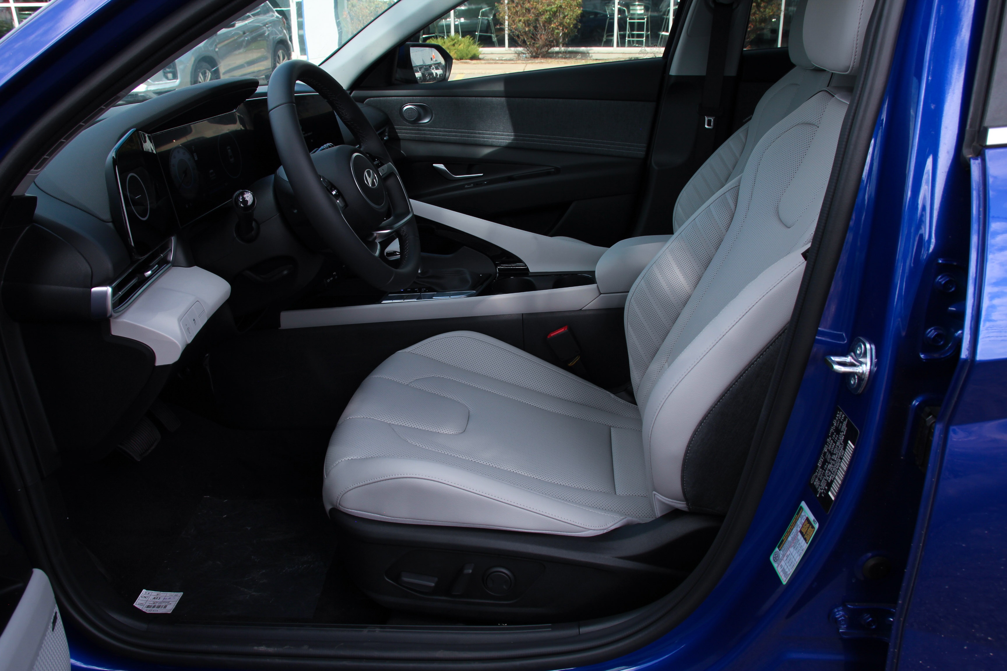 2025 Hyundai Elantra Limited photo 9