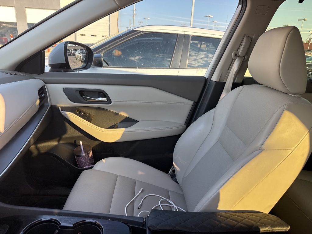 2024 Nissan Rogue SV photo 2