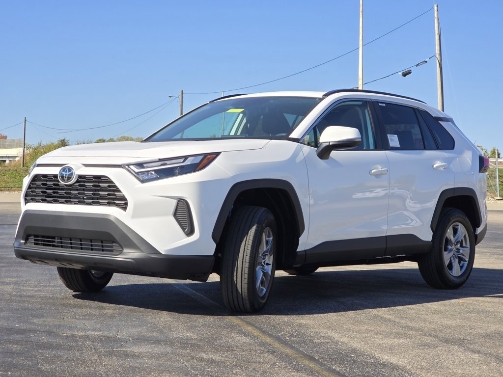 2025 Toyota RAV4 XLE photo 3