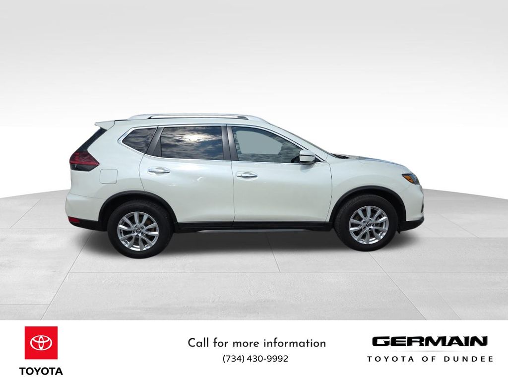 2019 Nissan Rogue SV photo 4