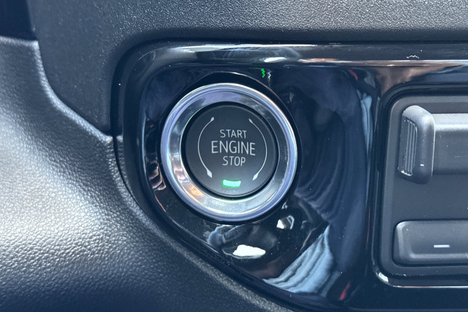 2025 Chevrolet Silverado 1500 LT photo 21