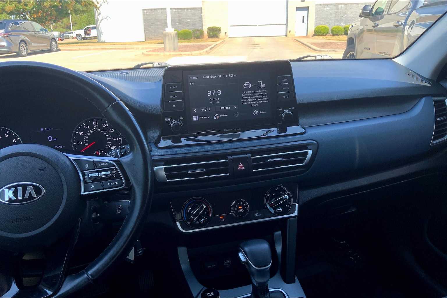2021 Kia Seltos S photo 3