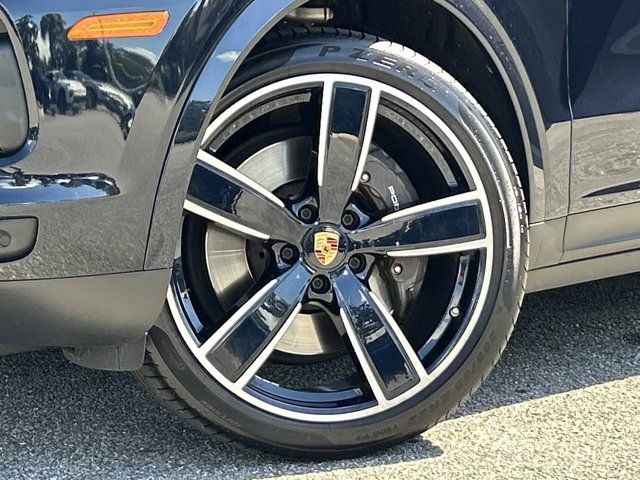 2023 Porsche Cayenne Coupe Platinum Edition photo 6