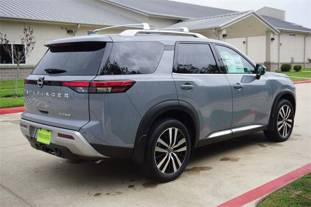 2025 Nissan Pathfinder Platinum photo 4
