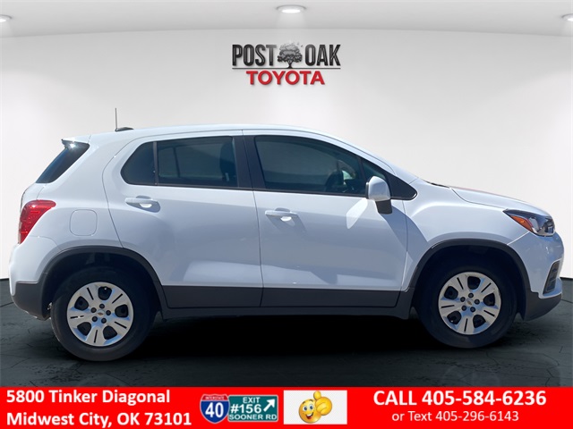 2017 Chevrolet Trax LS photo 2