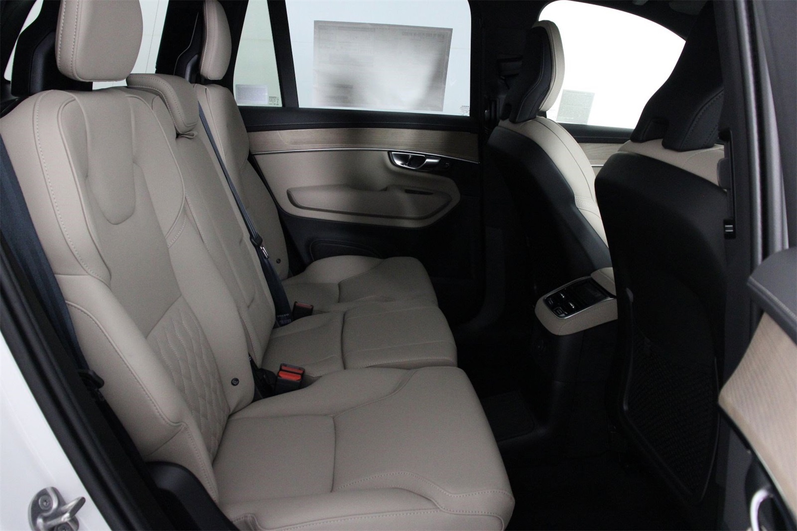 2026 Volvo XC90 T8 Plus photo 6