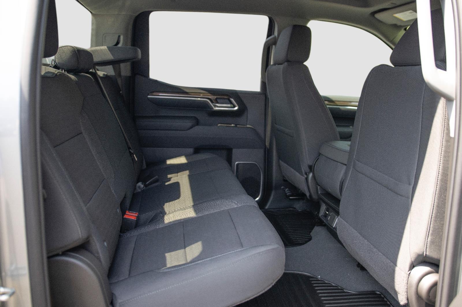 2025 Chevrolet Silverado 1500 LT photo 21
