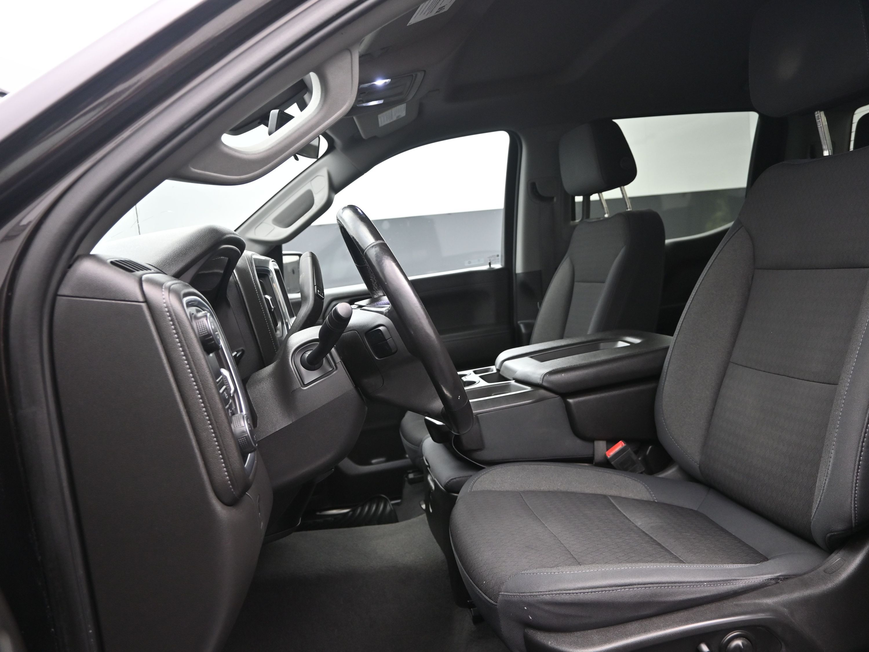 2019 Chevrolet Silverado 1500 LT photo 2