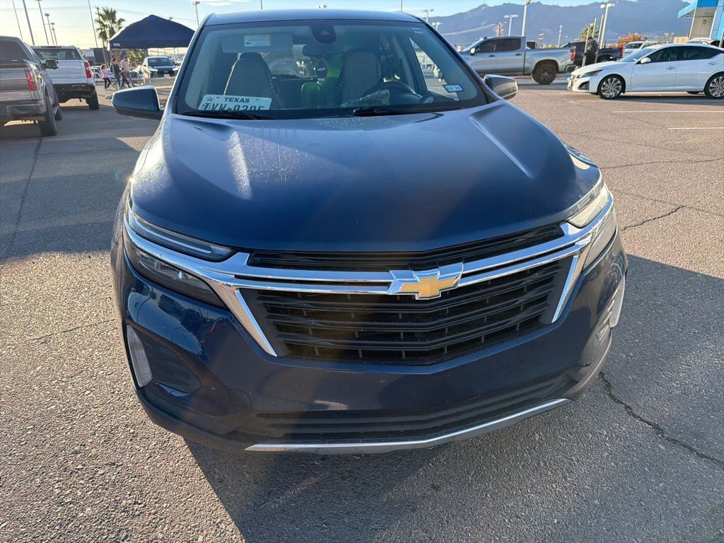 2022 Chevrolet Equinox LT photo 2
