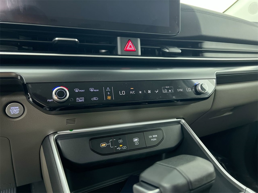 2026 Kia Carnival LX photo 22