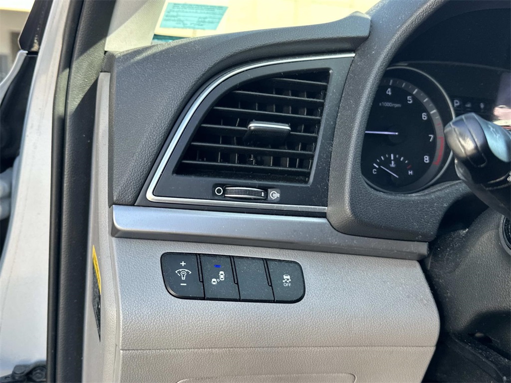 2017 Hyundai Elantra SE photo 9