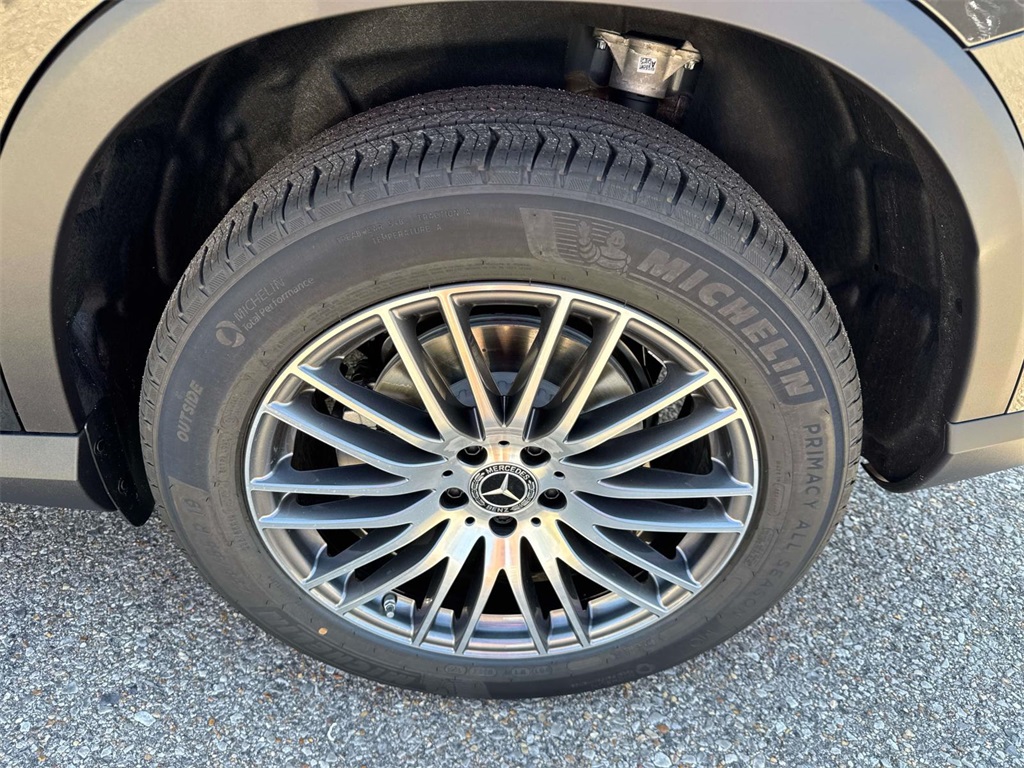 2026 Mercedes Benz GLC 300 4MATIC photo 2