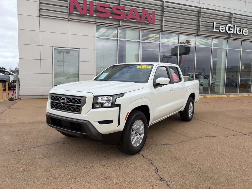 2022 Nissan Frontier SV's photo