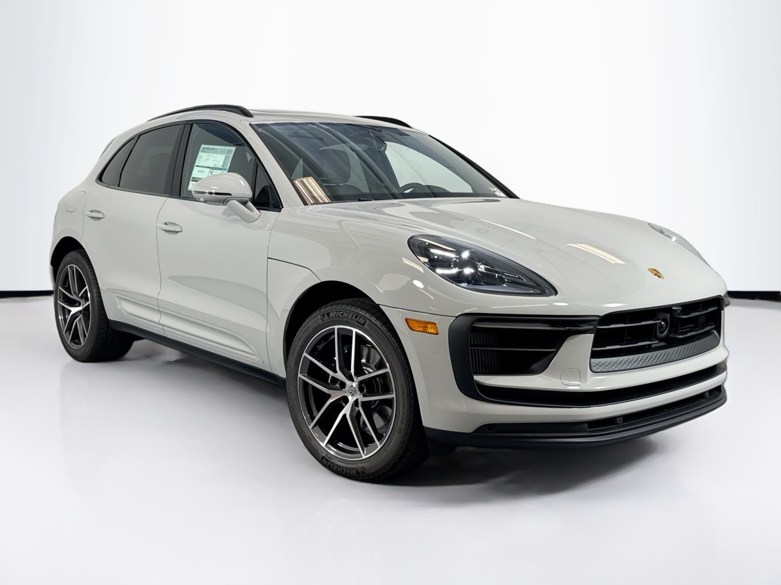 2025 Porsche Macan S photo 5