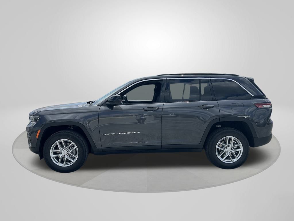 2025 Jeep Grand Cherokee Laredo X photo 4