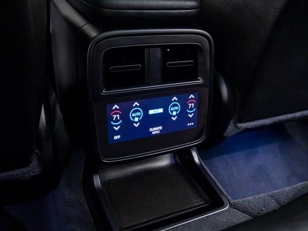 2021 Porsche Taycan Base photo 16