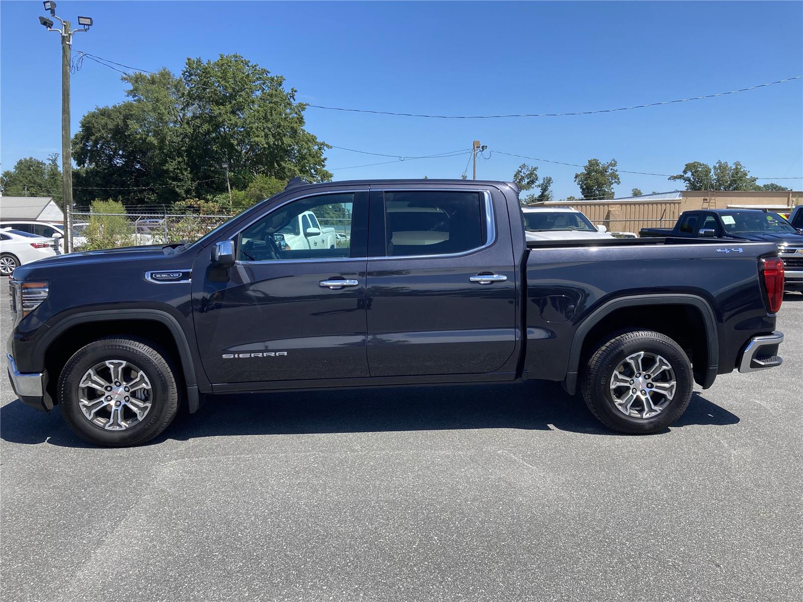 2022 Gmc Sierra 1500 SLT photo 3