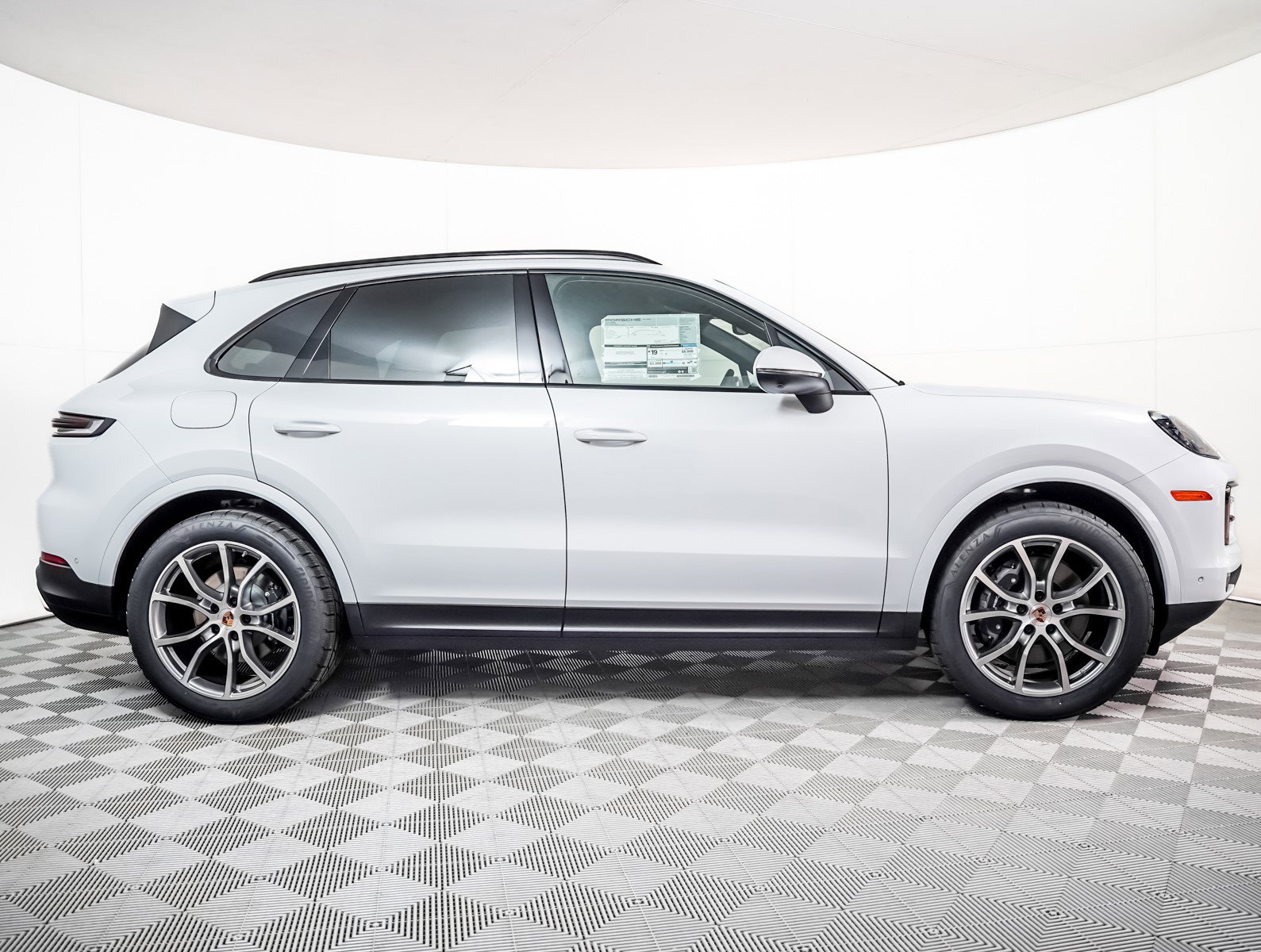 2026 Porsche Cayenne photo 9