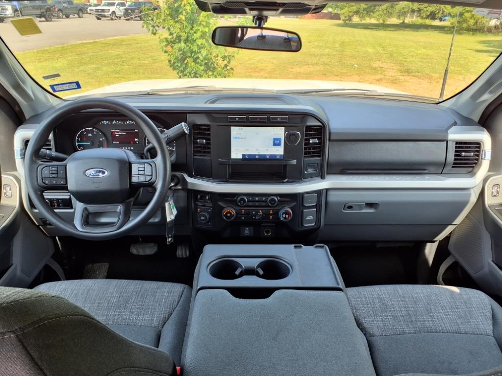 2024 Ford F-350 XLT photo 22
