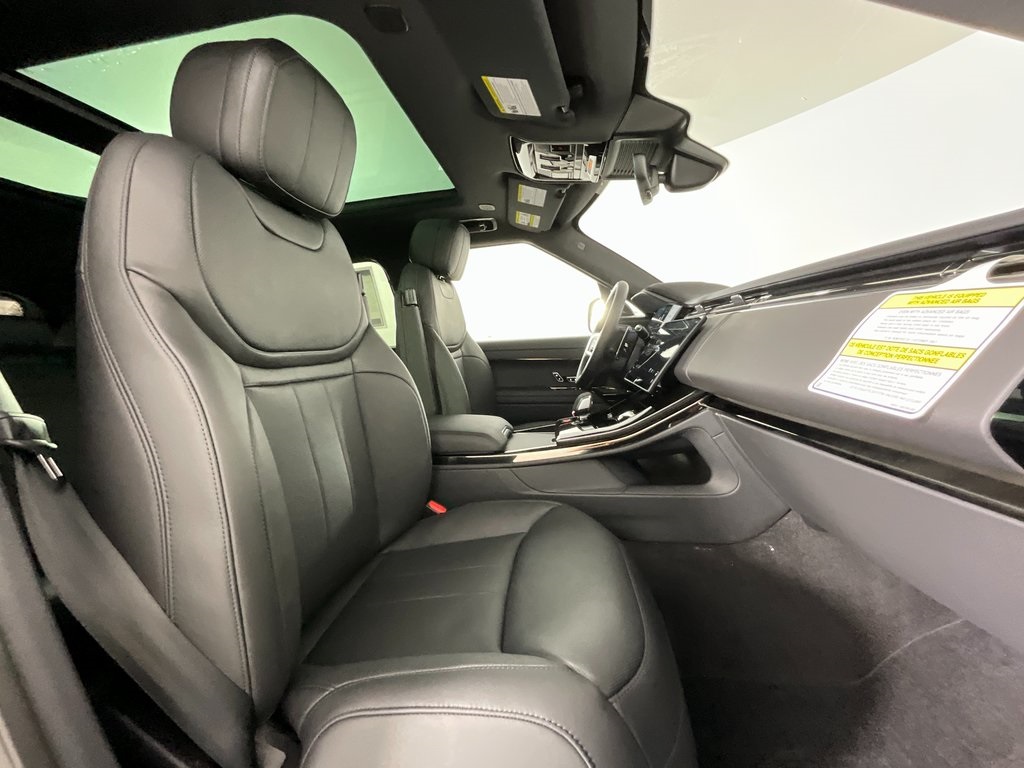 2025 Land Rover Range Rover Sport SE photo 2