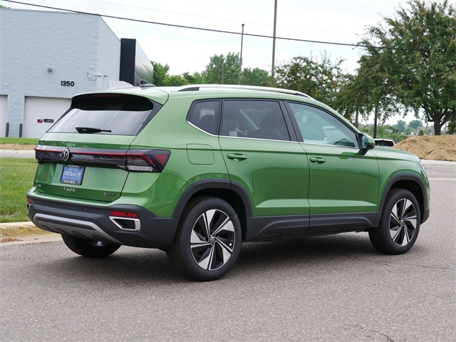 2025 Volkswagen Taos SE photo 2