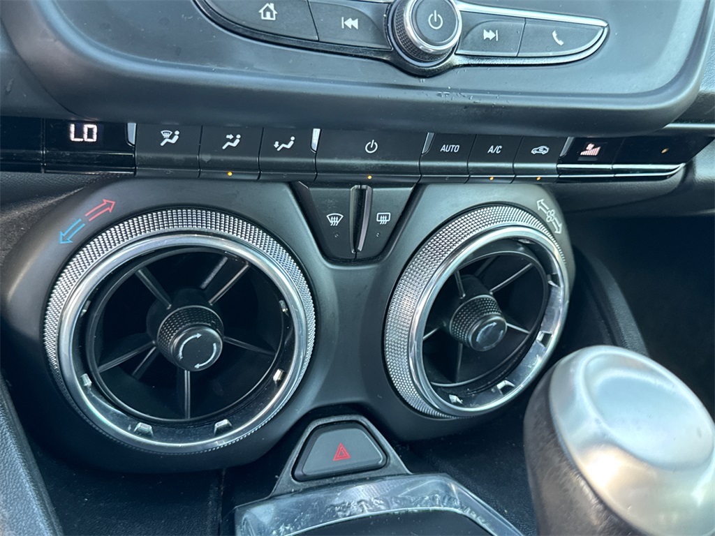 2020 Chevrolet Camaro 1LT photo 25