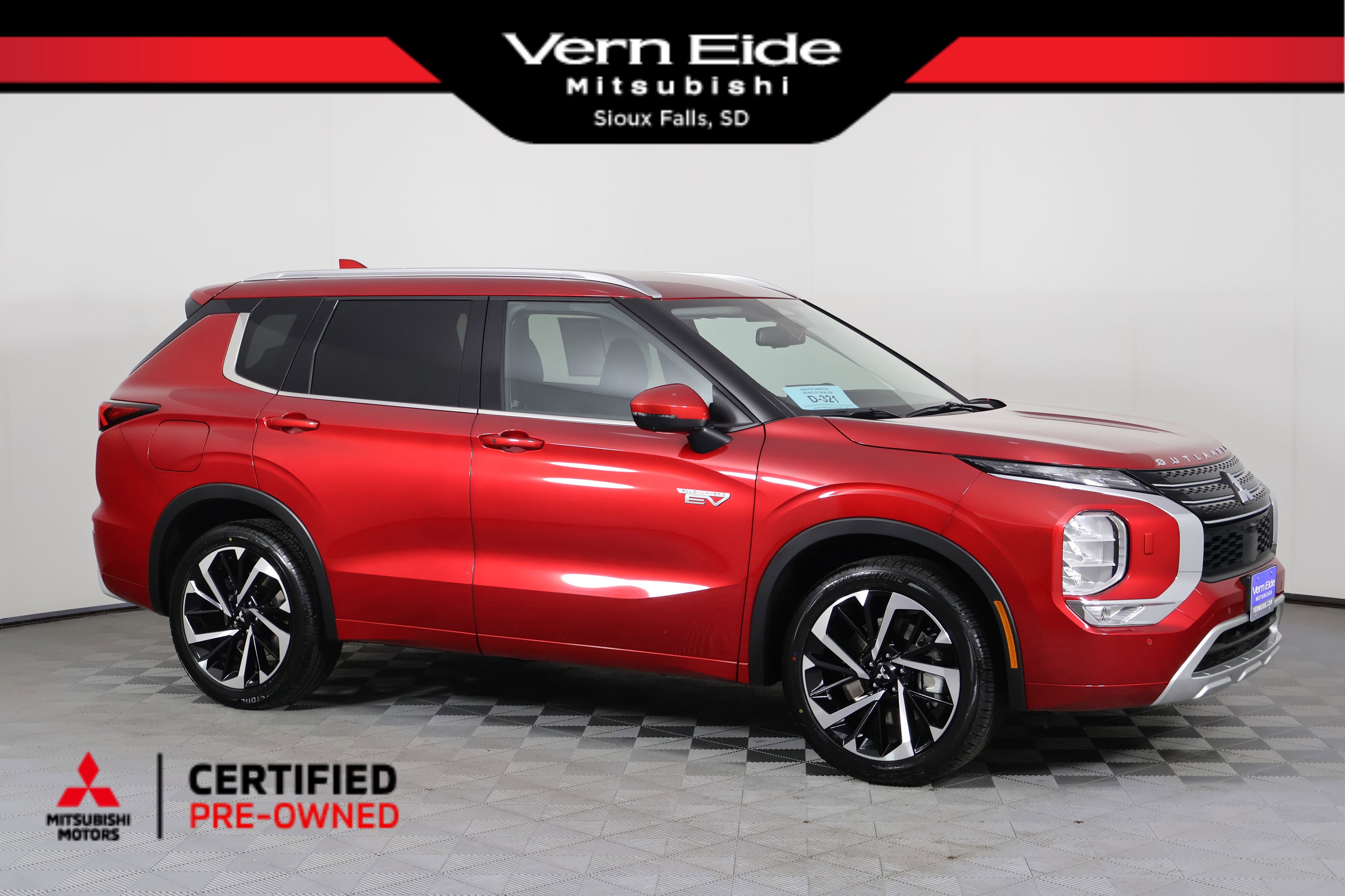 2024 Mitsubishi Outlander Plug-in Hybrid SEL's photo