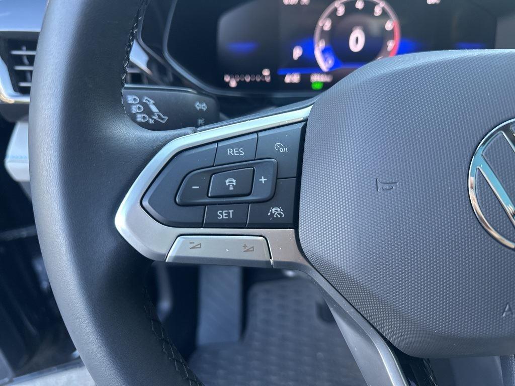 2024 Volkswagen Taos SE photo 8