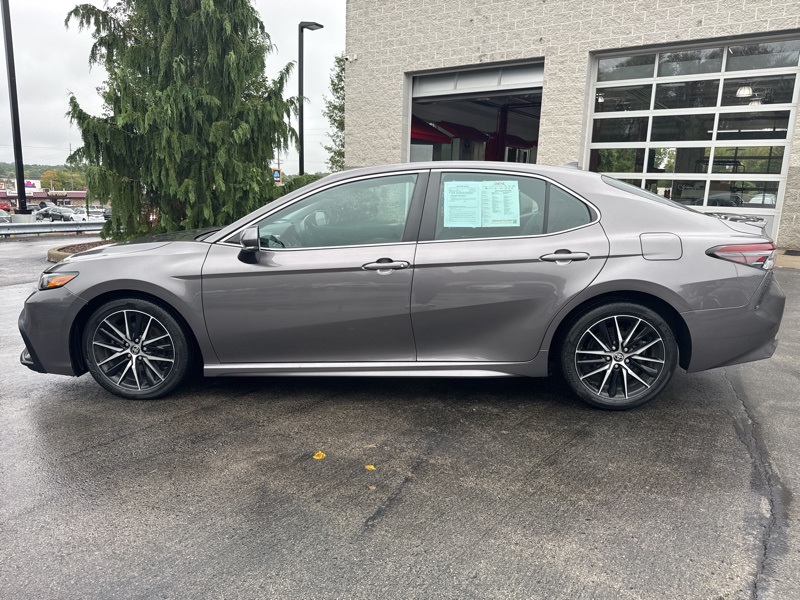 2022 Toyota Camry SE photo 6
