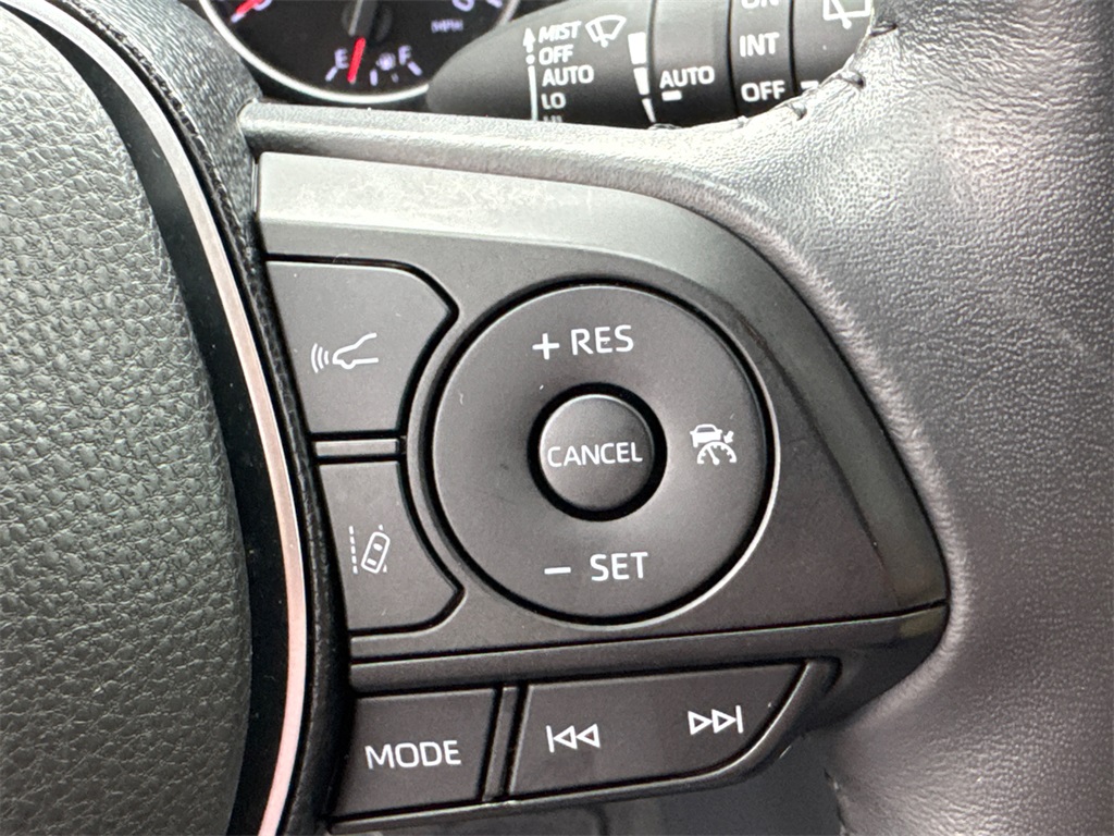 2019 Toyota RAV4 XLE Premium photo 25
