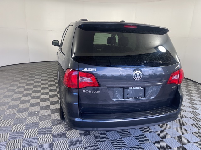 2011 Volkswagen Routan SE photo 13