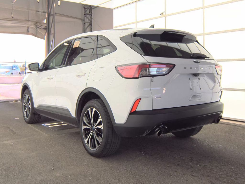 2022 Ford Escape SE photo 2