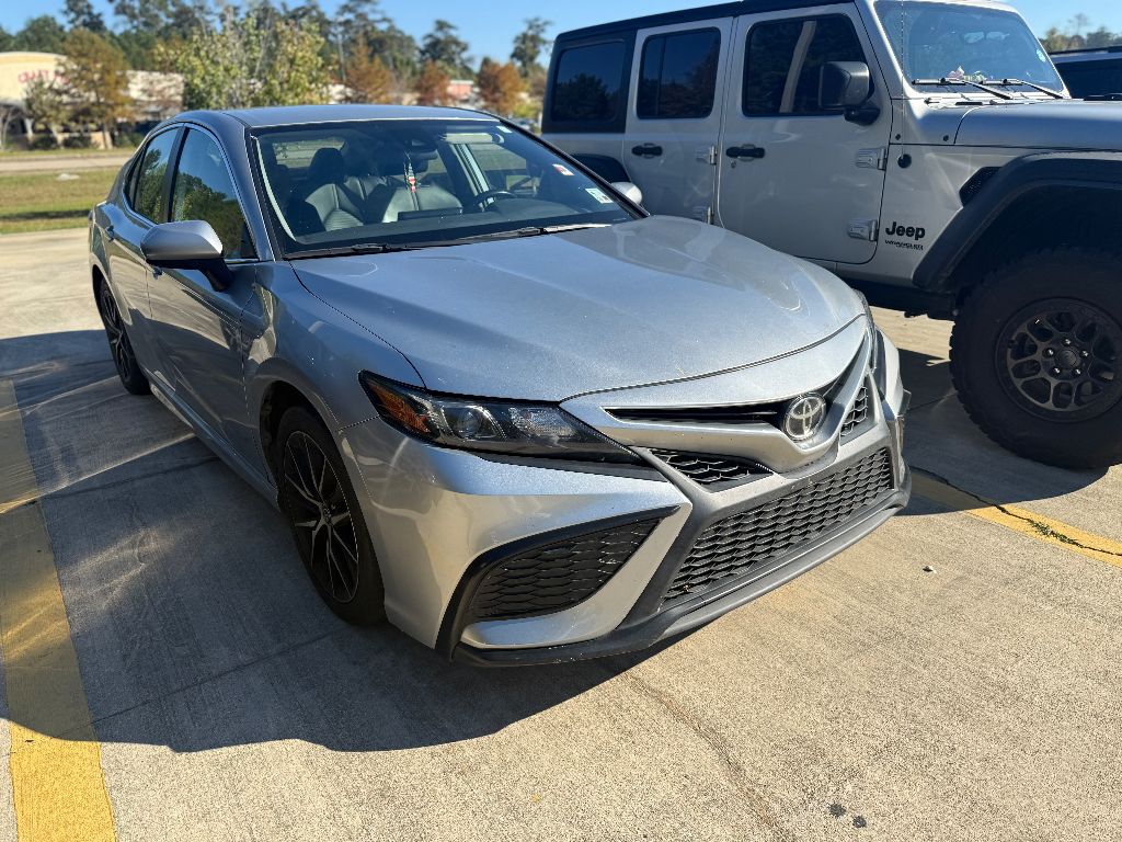 2021 Toyota Camry SE photo 3