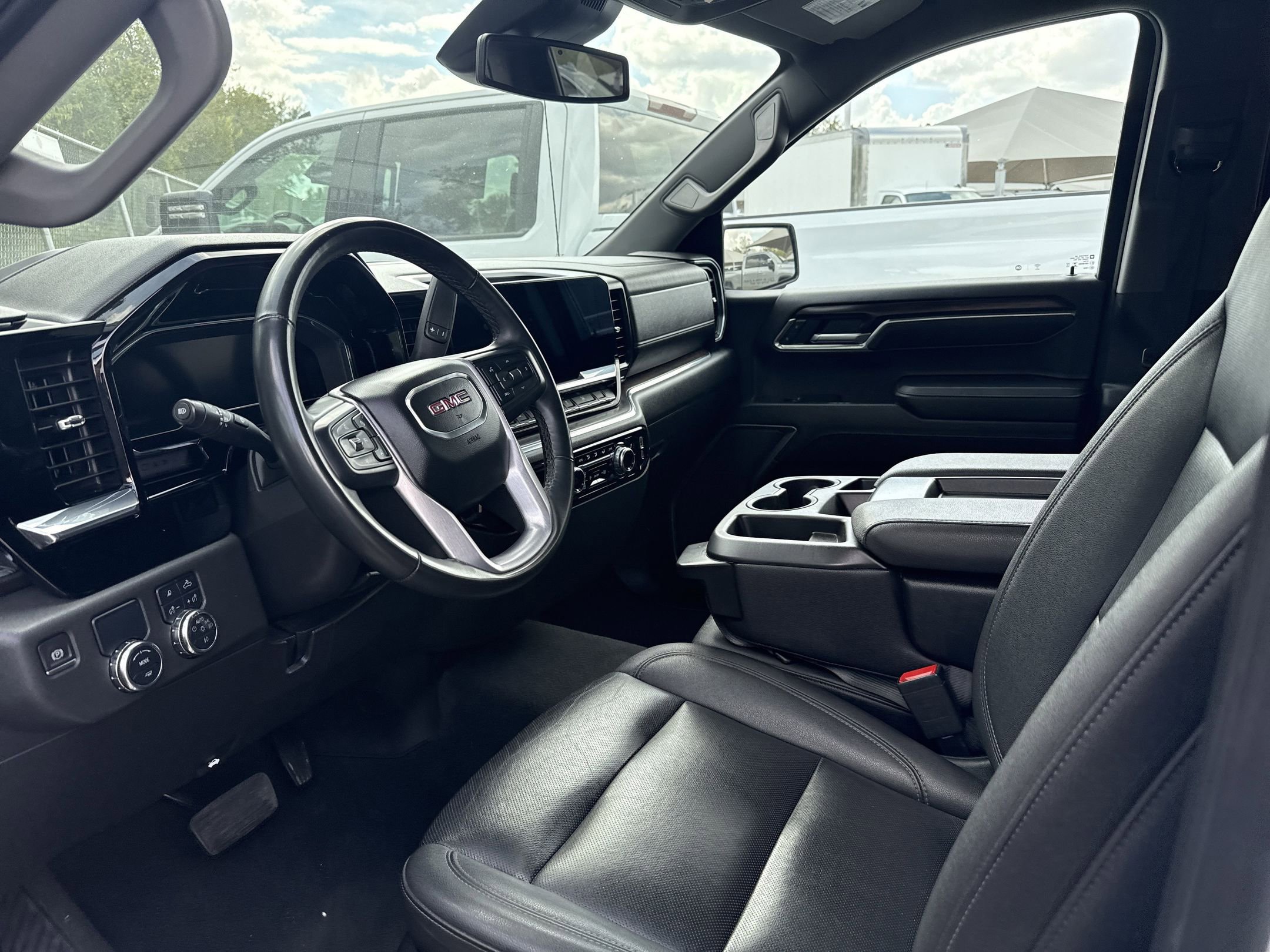 2024 Gmc Sierra 1500 SLT photo 4